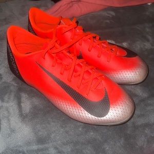 brand new soccer cleat 6y